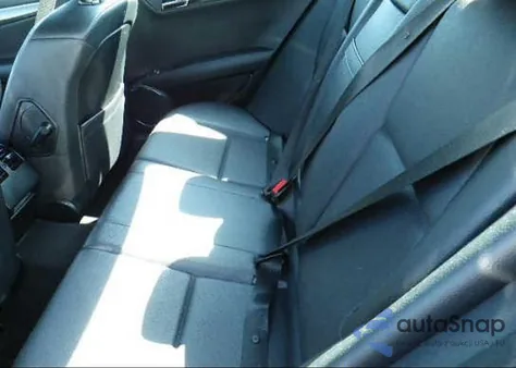 2009 Mercedes-Benz C350 z USA, uszkodzony, nr VIN WDDGF56X39R044698